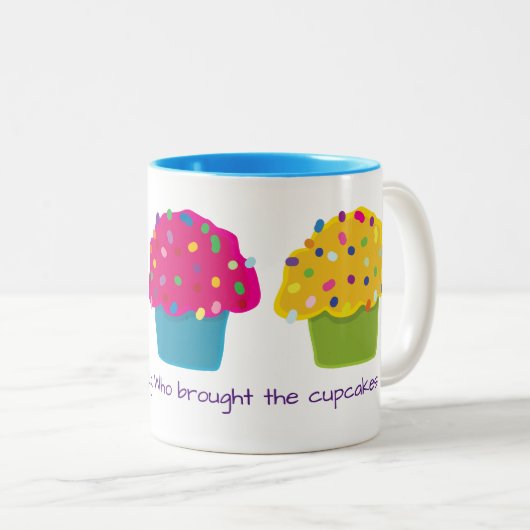 Frosted Cupcakes Rainbow Sprinkle Whimsical Baking Tweekleurige Koffiemok (Voorkant rechts)