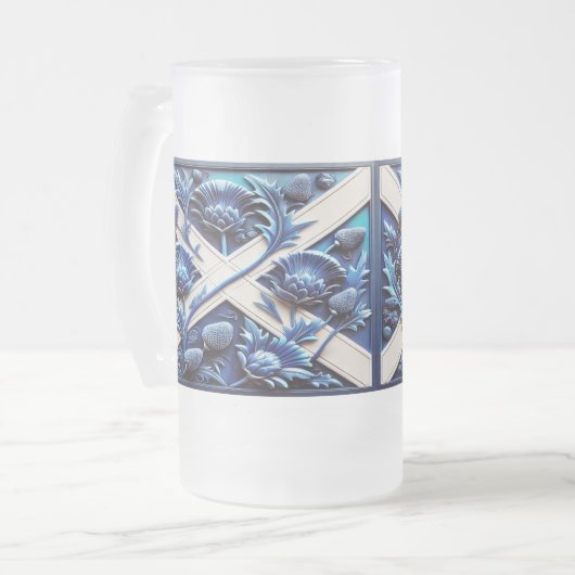 Frosted Glass Mok met ontwerp van Scottish Thistle (Voorkant links)