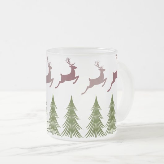 Frosted Reindeer en Pine Tree Christmas Mok (Voorkant rechts)
