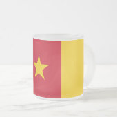 Frosted small glass mug with flag of Cameroon Matglas Koffiemok (Voorkant rechts)