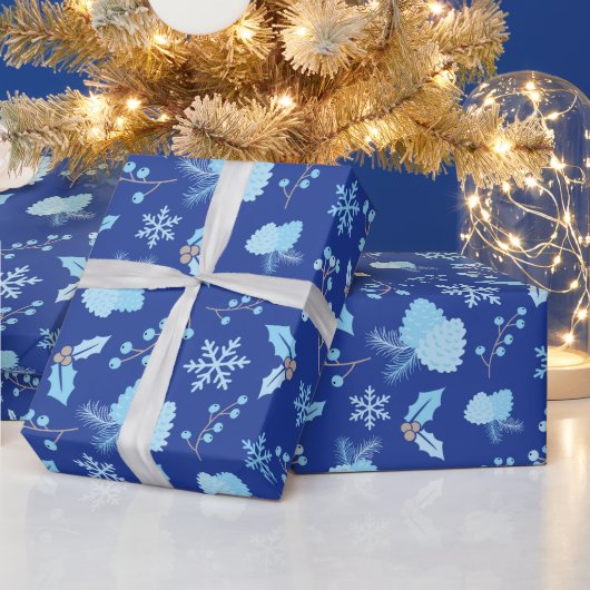 Frosted Snowflakes Pinecones Mistletoe Donkerblauw Cadeaupapier (Feestdagen)