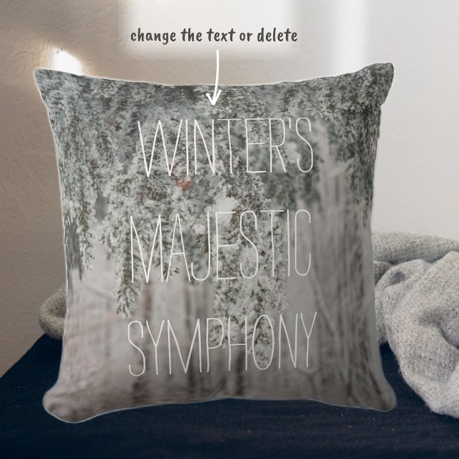 Frosted takken en een met sneeuw bedekt bos kussen (Creator heeft geüpload)