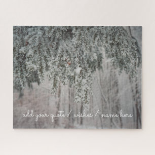 Frosted takken en een met sneeuw bedekt bos legpuzzel