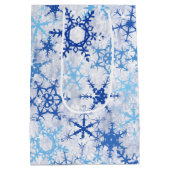 Frosty Blue Snowflakes Medium Cadeauzakje (Achterkant)