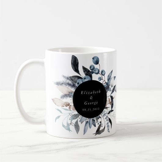 Frosty Dusty Blue Winter Floral Monogram Bruiloft Koffiemok (Links)