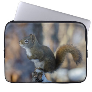 Frosty Forager: Canadese wintereekhoorn Laptop Sleeve