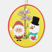 Frosty of Santa? Welke kant op met Kerstmis? Keramisch Ornament (Links)
