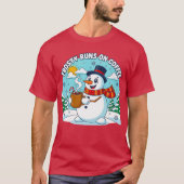 Frosty Runs on Coffee Funny Christmas Design T-shirt (Voorkant)
