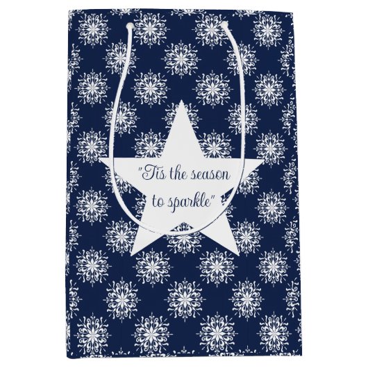 Frosty Snowflake Design on a Midnight Blue Sky Medium Cadeauzakje (Voorkant)