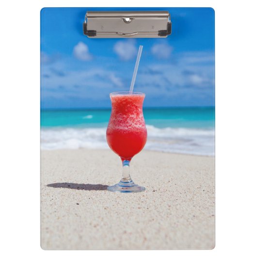 Frosty Strawberry-Drink op het strand Klembord (Voorkant)