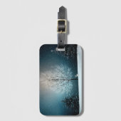 Frosty tree in de avond bagagelabel (Voorkant (verticaal))