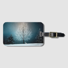 Frosty tree in de avond bagagelabel