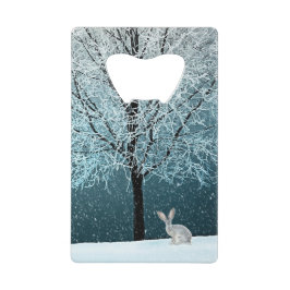 Frosty tree in de avond creditkaart flessenopener