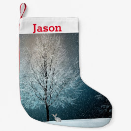 Frosty tree in de avond kleine kerstsok