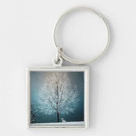 Frosty tree in de avond sleutelhanger