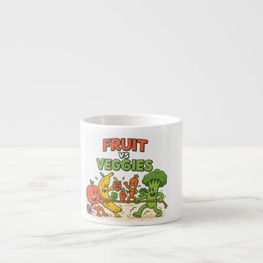 Fruit vs Veggies - Grappig Tug of War Cartoon Desi Espresso Kop (Voorkant)