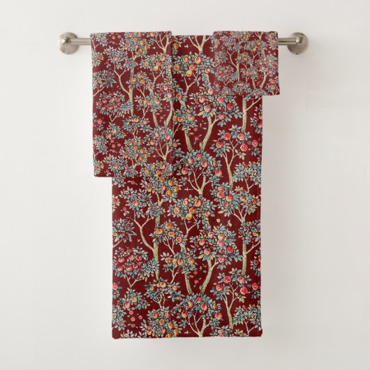 Fruitboomgaard op Maroon achtergrond Bad Handdoek (Insitu)