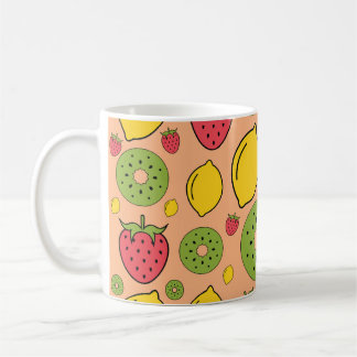 Fruitig behang: aardbeien, citroenen, kiwi's. koffiemok
