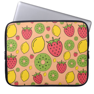 Fruitig behang: aardbeien, citroenen, kiwi's. laptop sleeve