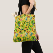 Fruitpatroon op gele achtergrond tote bag (Dichtbij)