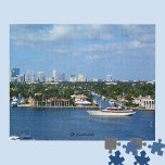 Ft Lauderdale Intrakustwaterweg Skyline Yacht Legpuzzel<br><div class="desc">Het foto-afbeelding op deze prachtige puzzel is de Ft Lauderdale Intrakustwaterway met zijn spectaculaire jachten en huizen van miljoenen dollars, en een uitzicht van de skyline van de stad op afstand. In het voorste schip bevindt zich een jacht met een geüploade houten sierstrip. Fort Lauderdale is een stad aan de...</div>