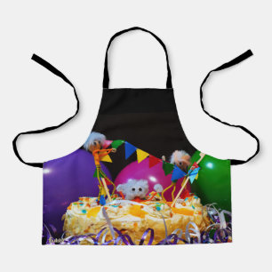 Fubby avontuur in feeststemming met taart. schort