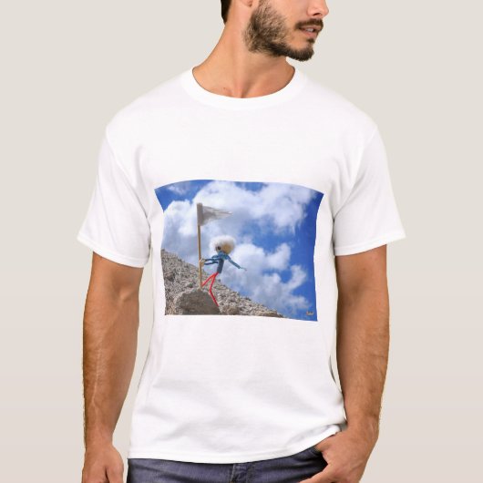 Fubby die de witte vlag plaatst op de berg. t-shirt (Voorkant)