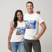 Fubby die de witte vlag plaatst op de berg. t-shirt (Unisex)