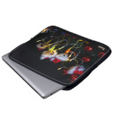 Fubby die Kerstverlichting in de Kerstboom hangen. Laptop Sleeve (Voorkant onderkant)