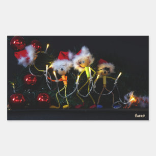 Fubby die Kerstverlichting in de Kerstboom hangen. Rechthoekige Sticker