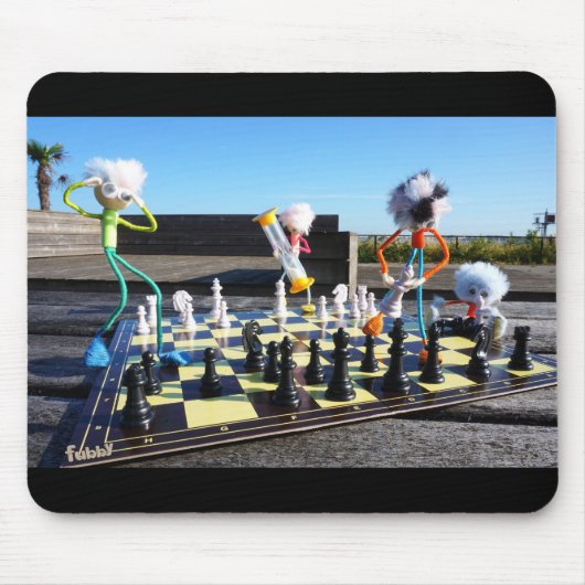 Fubby die schaakspel spelen. muismat (Voorkant)