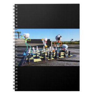 Fubby die schaakspel spelen. notitieboek