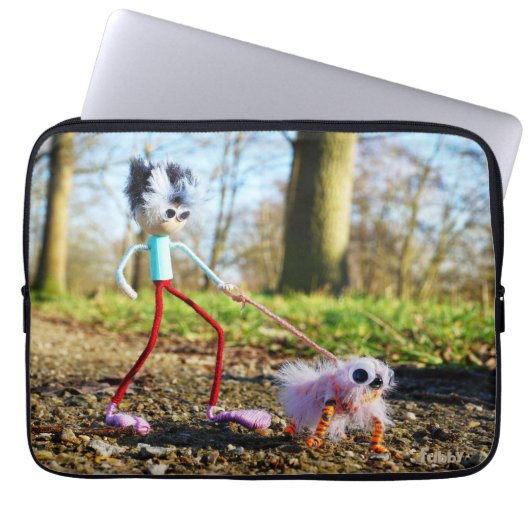 Fubby die zijn hondje uitlaat. laptop sleeve (Voorkant)