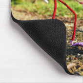 Fubby die zijn hondje uitlaat. muismat (Hoek)