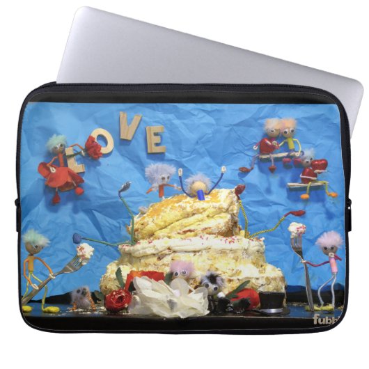 Fubby feest met taart en bruidspaar. laptop sleeve (Voorkant)