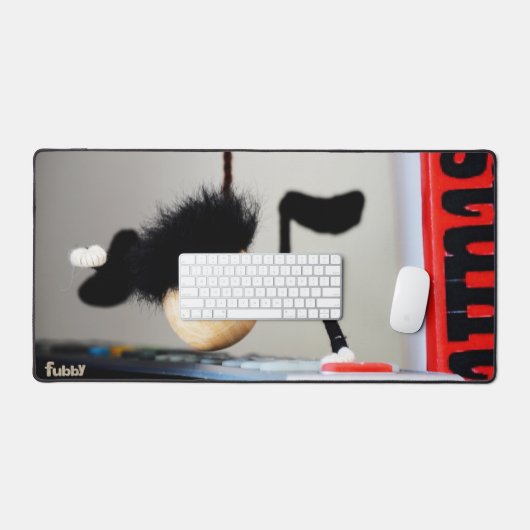 Fubby hangend als de scene van Tom Cruise. Bureaumat (Keyboard & Muis)