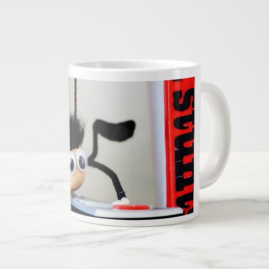 Fubby hangend als de scene van Tom Cruise. Grote Koffiekop (Voorkant rechts)