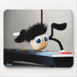 Fubby hangend als de scene van Tom Cruise. Muismat