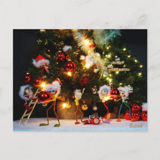 Fubby in Kerst sfeer die de boom optuigen. Briefkaart (Voorkant)