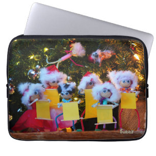 Fubby Kerstkoor met humoristisch detail. Laptop Sleeve