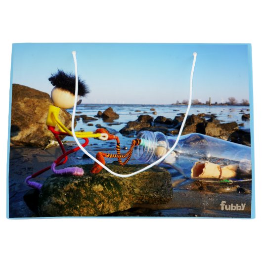 Fubby met flessenpost aan de kust. groot cadeauzakje (Voorkant)