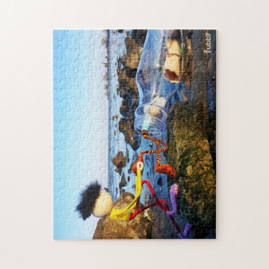 Fubby met flessenpost aan de kust. legpuzzel (Verticaal)