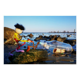 Fubby met flessenpost aan de kust. perfect poster