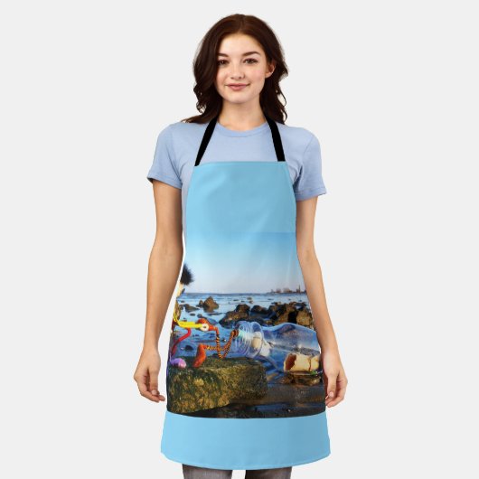 Fubby met flessenpost aan de kust. schort (Gedragen)