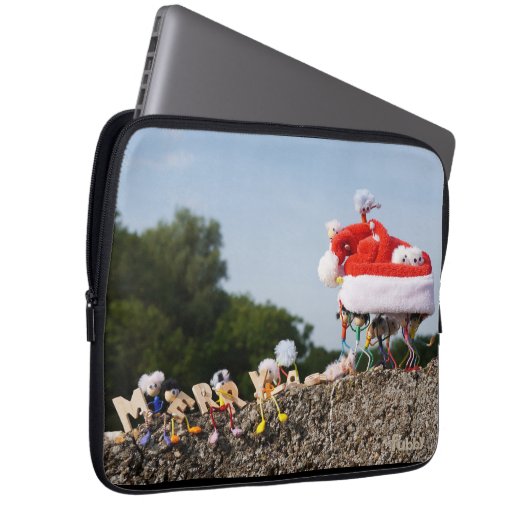 Fubby met kerstmuts avontuur. laptop sleeve (Voorkant Rechts)