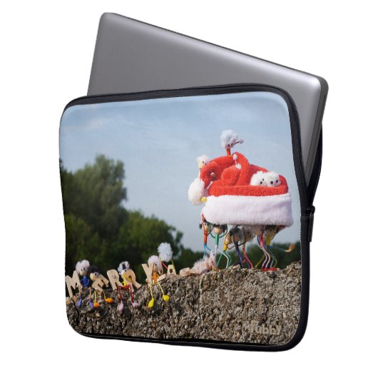 Fubby met kerstmuts avontuur. laptop sleeve (Voorkant Links)