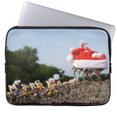 Fubby met kerstmuts avontuur. laptop sleeve (Voorkant)