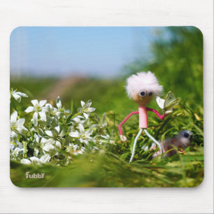 Fubby met Vlinder in een zomers landschap. Muismat