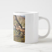 Fubby monster op de schommel. grote koffiekop (Rechts)