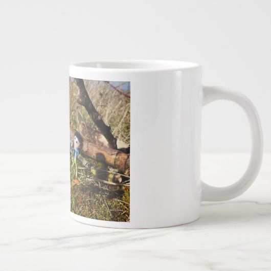 Fubby monster op de schommel. grote koffiekop (Rechts)